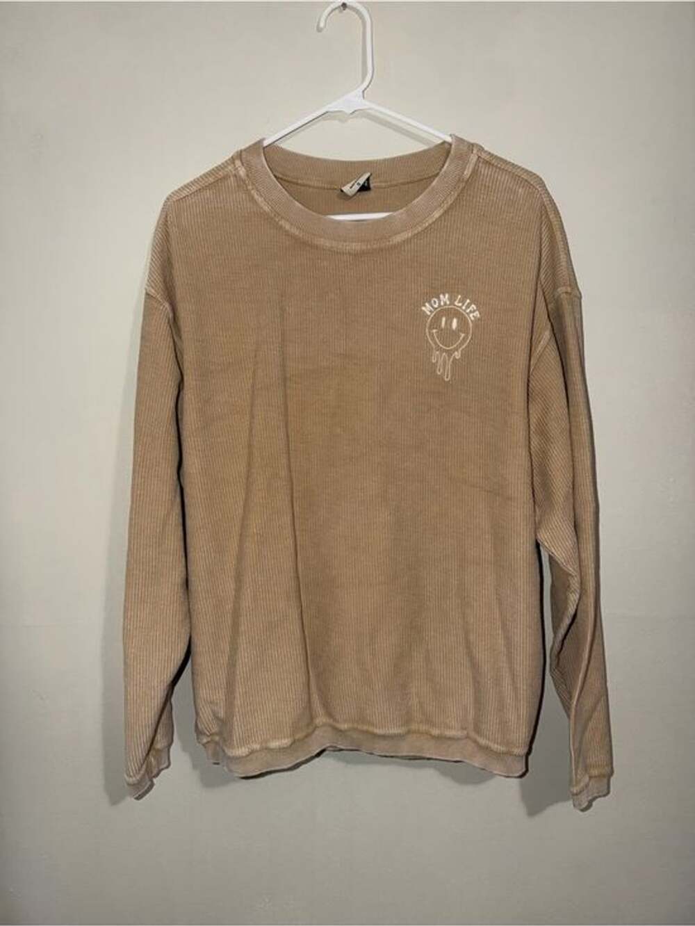 Chicka D Women’s Small Tan “Mom Life” Corded Sweatshirt Pullover
